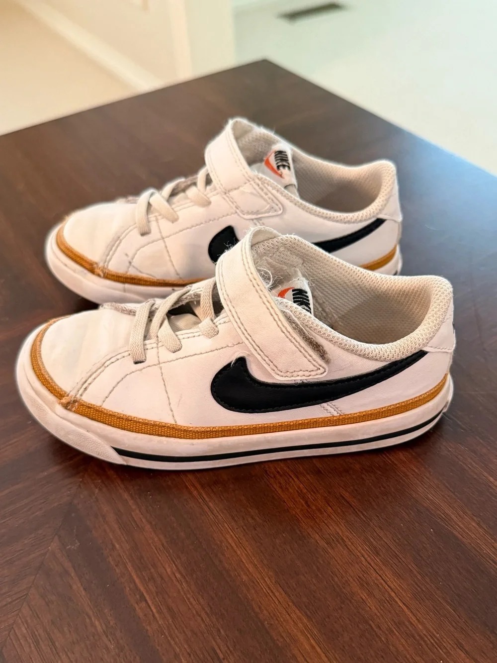 Nile Court Legacy Sneaker